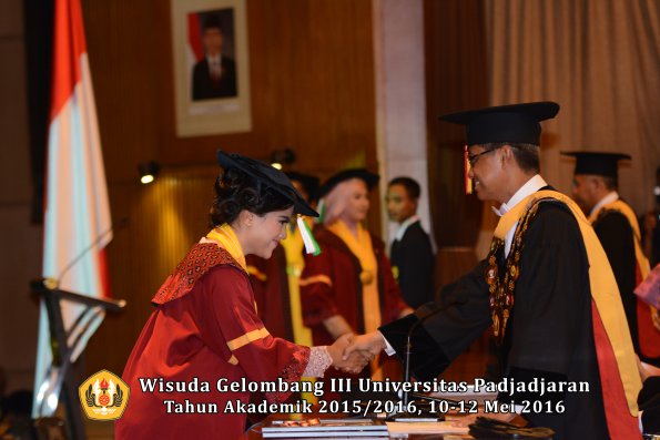 Wisuda Unpad Gel III TA 2015_2016 Fakultas Pertanian oleh Rektor  033