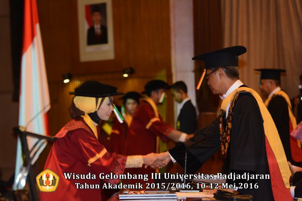 Wisuda Unpad Gel III TA 2015_2016 Fakultas Pertanian oleh Rektor  037