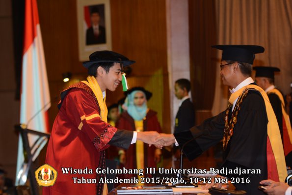 Wisuda Unpad Gel III TA 2015_2016 Fakultas Pertanian oleh Rektor  066