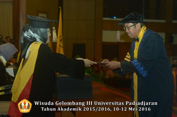 Wisuda Unpad Gel III TA 2015_2016  Fakultas Peternakan oleh Dekan  001