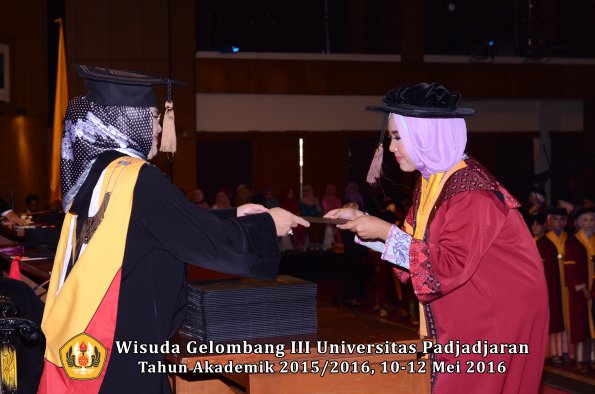 Wisuda Unpad Gel III TA 2015_2016  Fakultas Peternakan oleh Dekan  014