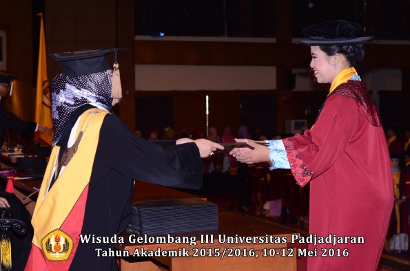 Wisuda Unpad Gel III TA 2015_2016  Fakultas Peternakan oleh Dekan  021