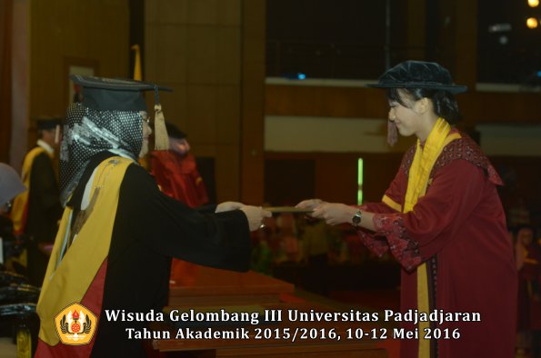 Wisuda Unpad Gel III TA 2015_2016  Fakultas Peternakan oleh Dekan  037