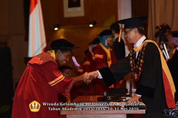 Wisuda Unpad Gel III TA 2015_2016 Fakultas Kedokteran Gigi oleh Rektor  020
