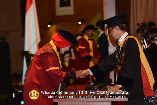 Wisuda Unpad Gel III TA 2015_2016  Fakultas Peternakan oleh Rektor  009