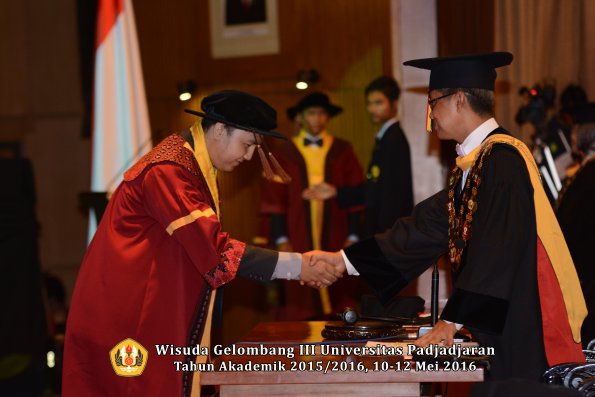 Wisuda Unpad Gel III TA 2015_2016  Fakultas Peternakan oleh Rektor  017