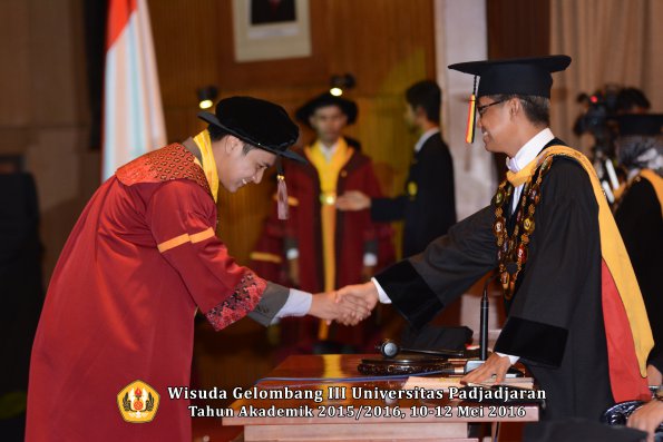Wisuda Unpad Gel III TA 2015_2016  Fakultas Peternakan oleh Rektor  025