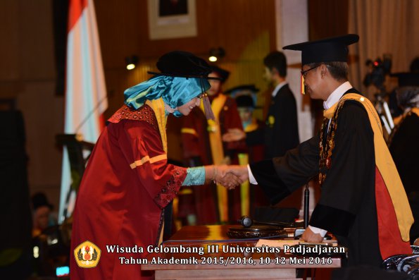 Wisuda Unpad Gel III TA 2015_2016  Fakultas Peternakan oleh Rektor  057