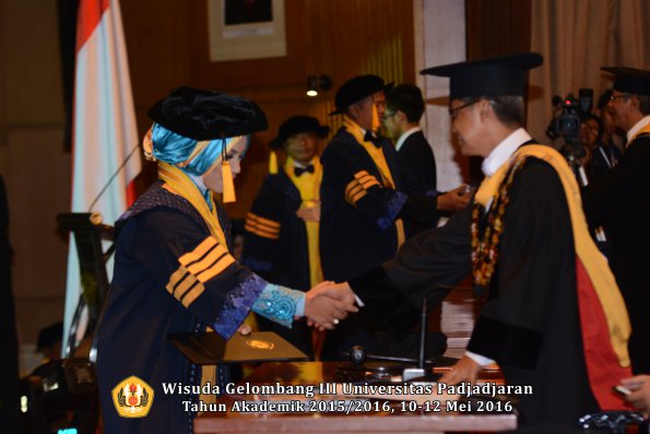 Wisuda Unpad Gel III TA 2015_2016  Fakultas Ekonomi dan Bisnis oleh Rektor 004