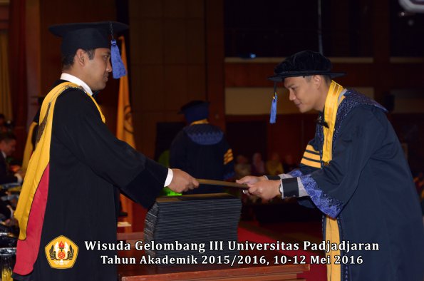 Wisuda Unpad Gel III TA 2015_2016 Fakultas ISIP oleh Dekan  002