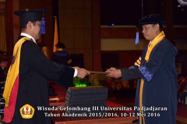 Wisuda Unpad Gel III TA 2015_2016 Fakultas ISIP oleh Dekan  003