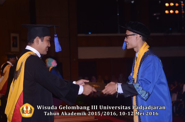 Wisuda Unpad Gel III TA 2015_2016 Fakultas ISIP oleh Dekan  312