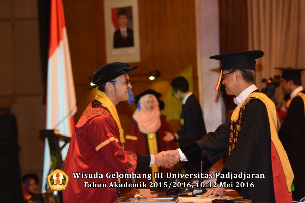 Wisuda Unpad Gel III TA 2015_2016 Fakultas ISIP oleh Rektor  115