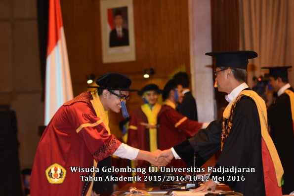 Wisuda Unpad Gel III TA 2015_2016 Fakultas ISIP oleh Rektor  123