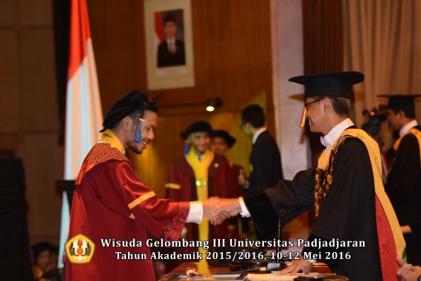 Wisuda Unpad Gel III TA 2015_2016 Fakultas ISIP oleh Rektor  124