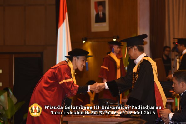 Wisuda Unpad Gel III TA 2015_2016 Fakultas ISIP oleh Rektor  126
