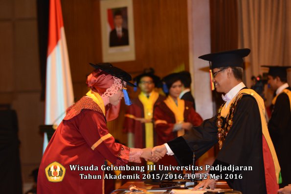 Wisuda Unpad Gel III TA 2015_2016 Fakultas ISIP oleh Rektor  127