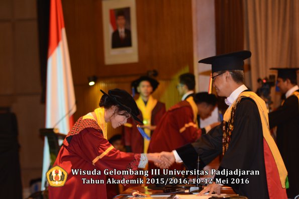 Wisuda Unpad Gel III TA 2015_2016 Fakultas ISIP oleh Rektor  137