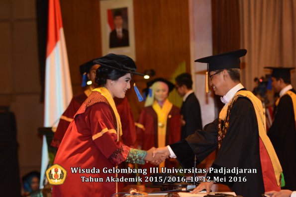 Wisuda Unpad Gel III TA 2015_2016 Fakultas ISIP oleh Rektor  241