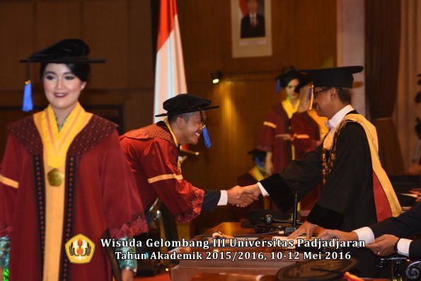 Wisuda Unpad Gel III TA 2015_2016 Fakultas ISIP oleh Rektor  242