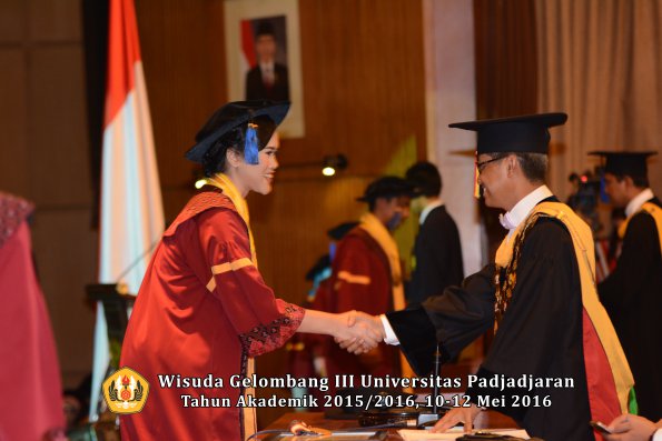 Wisuda Unpad Gel III TA 2015_2016 Fakultas ISIP oleh Rektor  244