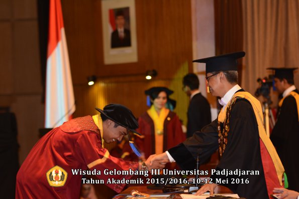 Wisuda Unpad Gel III TA 2015_2016 Fakultas ISIP oleh Rektor  245