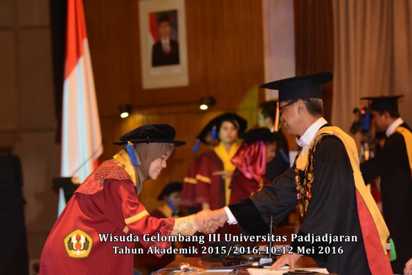 Wisuda Unpad Gel III TA 2015_2016 Fakultas ISIP oleh Rektor  251