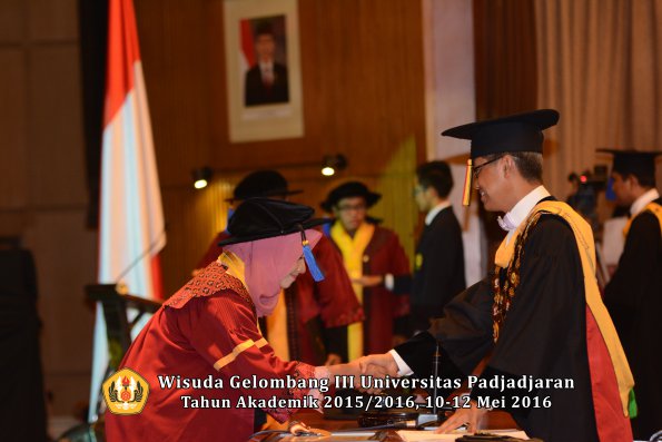 Wisuda Unpad Gel III TA 2015_2016 Fakultas ISIP oleh Rektor  257