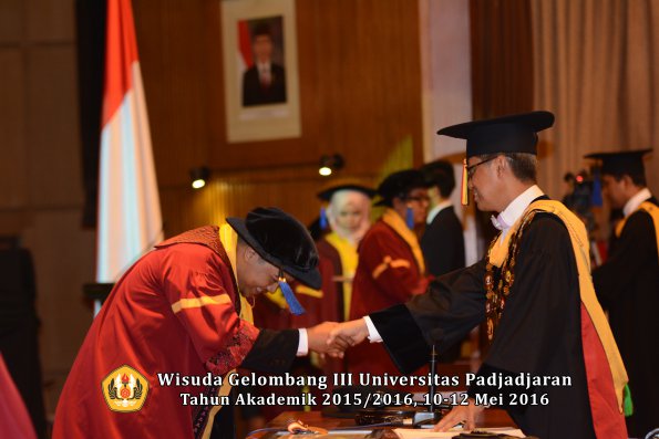 Wisuda Unpad Gel III TA 2015_2016 Fakultas ISIP oleh Rektor  258