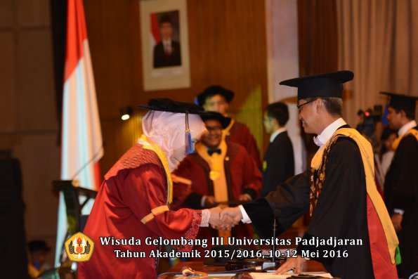 Wisuda Unpad Gel III TA 2015_2016 Fakultas ISIP oleh Rektor  260
