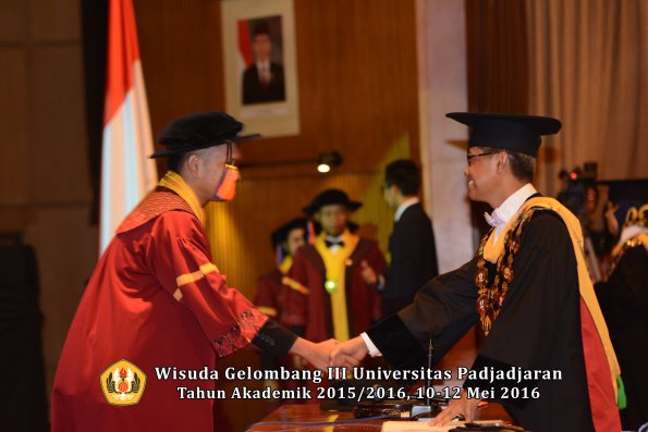 Wisuda Unpad Gel III TA 2015_2016  Fakultas Teknik Geologi oleh Rektor  007