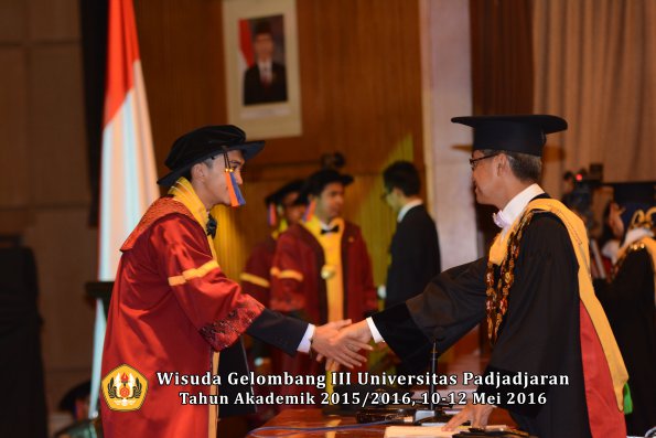 Wisuda Unpad Gel III TA 2015_2016  Fakultas Teknik Geologi oleh Rektor  017