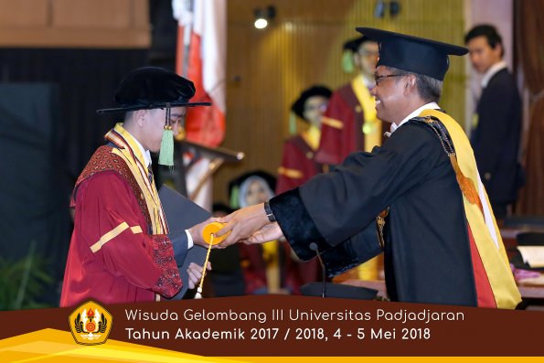 Wisuda Unpad Gel I I I TA 2017-2018  Fakultas Kedokteran oleh Rektor 109 by ( PAPYRUS PHOTO)