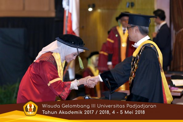 Wisuda Unpad Gel I I I TA 2017-2018  Fakultas Kedokteran oleh Rektor 112 by ( PAPYRUS PHOTO)