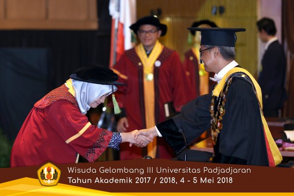Wisuda Unpad Gel I I I TA 2017-2018  Fakultas Kedokteran oleh Rektor 114 by ( PAPYRUS PHOTO)