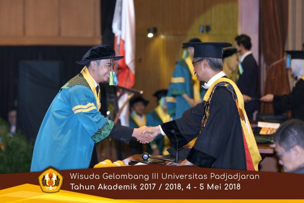Wisuda Unpad Gel I I I TA 2017-2018  Fakultas Farmasi  oleh Rektor 020  by ( PAPYRUS PHOTO)