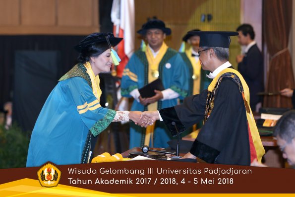Wisuda Unpad Gel I I I TA 2017-2018  Fakultas Farmasi  oleh Rektor 024  by ( PAPYRUS PHOTO)