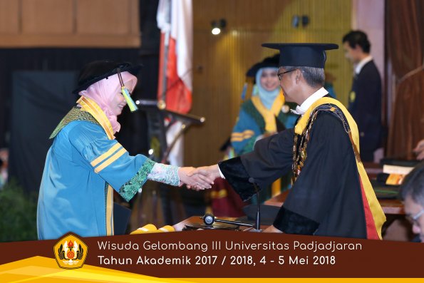 Wisuda Unpad Gel I I I TA 2017-2018  Fakultas Farmasi  oleh Rektor 028  by ( PAPYRUS PHOTO)