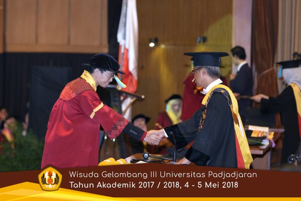 Wisuda Unpad Gel I I I TA 2017-2018  Fakultas Farmasi  oleh Rektor 103  by ( PAPYRUS PHOTO)