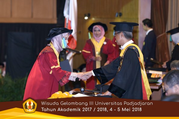 Wisuda Unpad Gel I I I TA 2017-2018  Fakultas Farmasi  oleh Rektor 172  by ( PAPYRUS PHOTO)