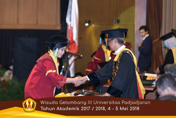 Wisuda Unpad Gel I I I TA 2017-2018  Fakultas Farmasi  oleh Rektor 178  by ( PAPYRUS PHOTO)