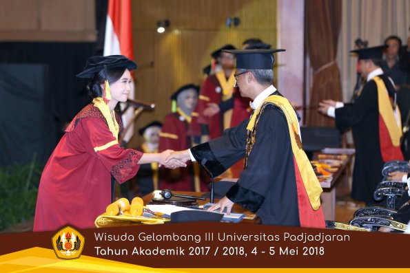 Wisuda Unpad Gel I I I TA 2017-2018  Fakultas MIPA oleh Rektor 019  by ( PAPYRUS PHOTO)