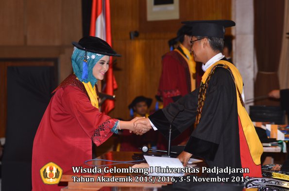 Wisuda Unpad Gel I TA 2015_2016  Fakultas ISIP oleh Rektor-006