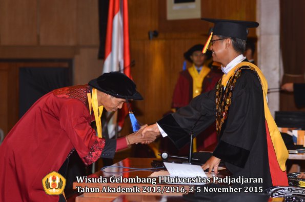 Wisuda Unpad Gel I TA 2015_2016  Fakultas ISIP oleh Rektor-008