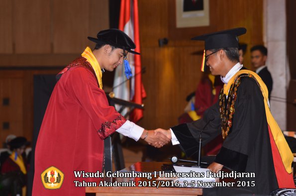 Wisuda Unpad Gel I TA 2015_2016  Fakultas ISIP oleh Rektor-227