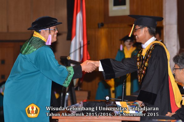 Wisuda Unpad Gel I TA 2015_2016  Fakultas Kedokteran  Gigi oleh Rektor-013