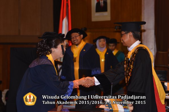 Wisuda Unpad Gel I TA 2015_2016  Fakultas MIPA oleh Rektor-002