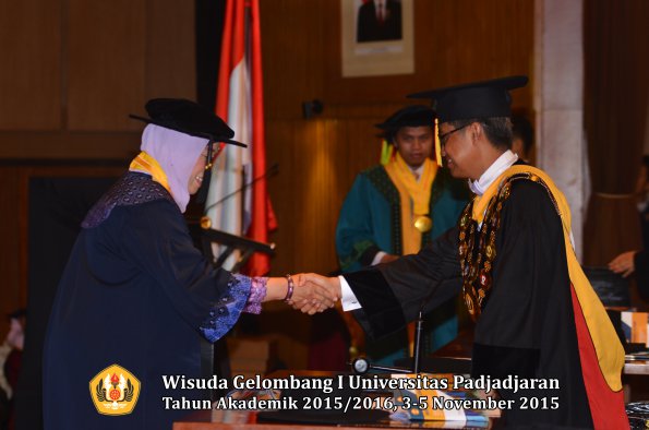 Wisuda Unpad Gel I TA 2015_2016  Fakultas MIPA oleh Rektor-004