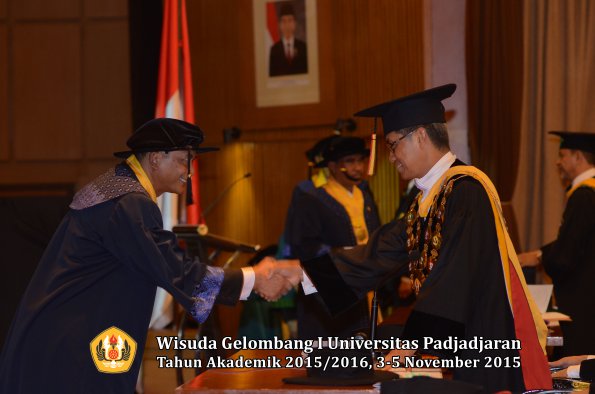 Wisuda Unpad Gel I TA 2015_2016  Fakultas Ilmu Komunikasi oleh Rektor-008