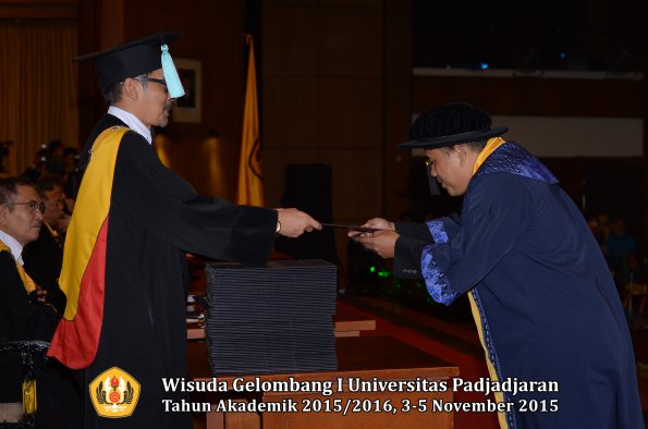 Wisuda Unpad Gel I TA 2015_2016  Fakultas Ilmu Budaya oleh Dekan-001